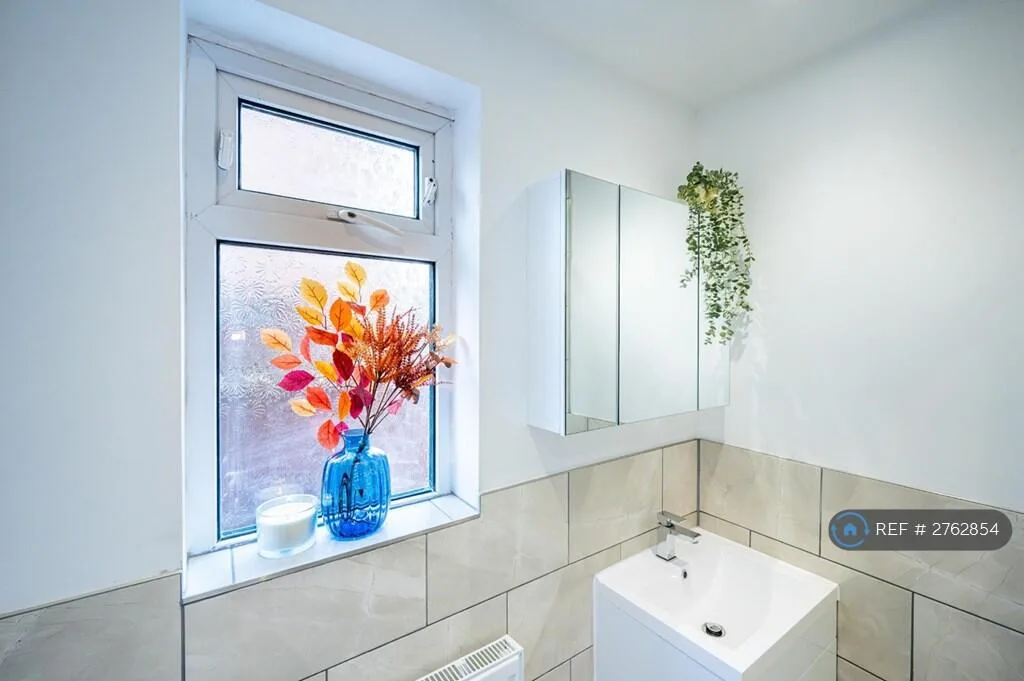 1 bedroom house share for rent
