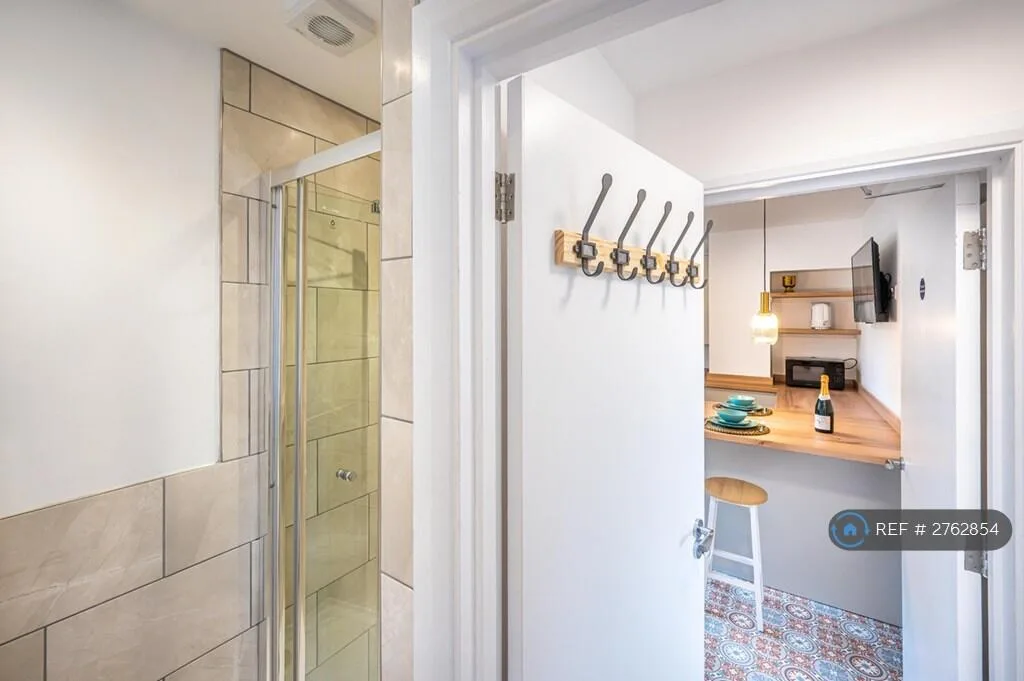 1 bedroom house share for rent