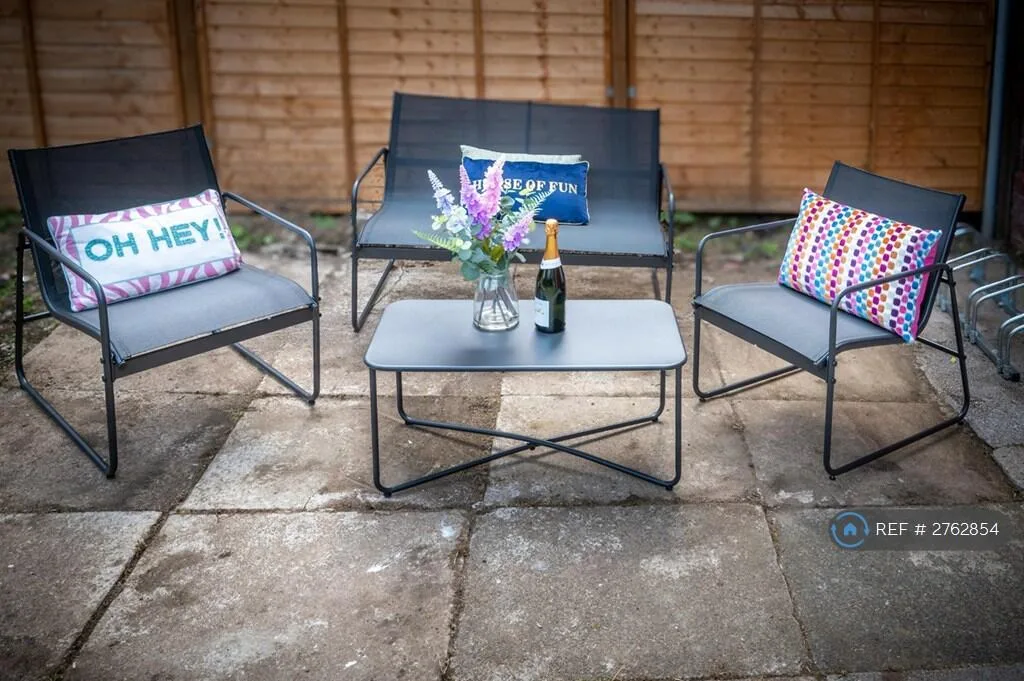 1 bedroom house share for rent