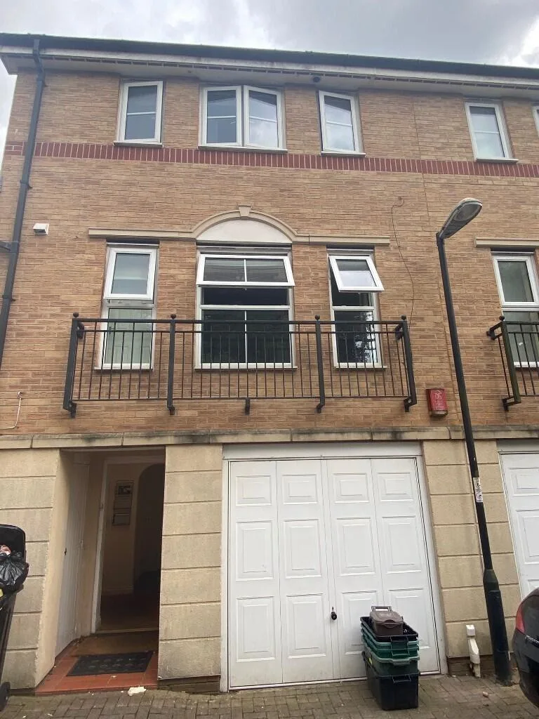 1 bedroom house share for rent