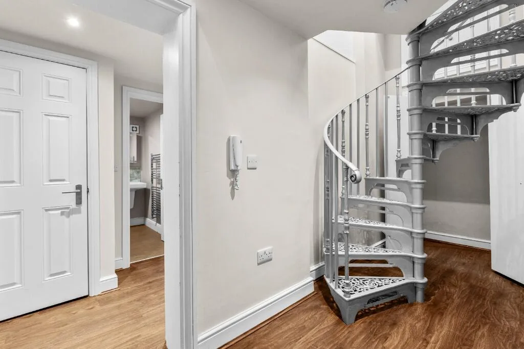 2 bedroom penthouse for rent