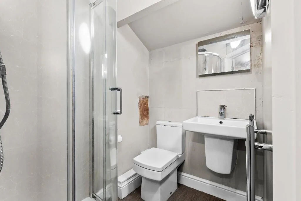 2 bedroom penthouse for rent