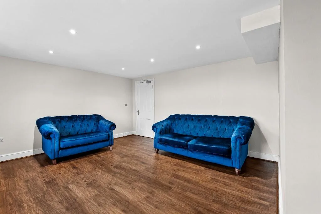 2 bedroom penthouse for rent