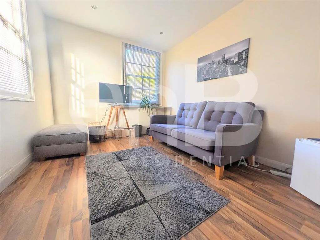 2 bedroom town house for rent