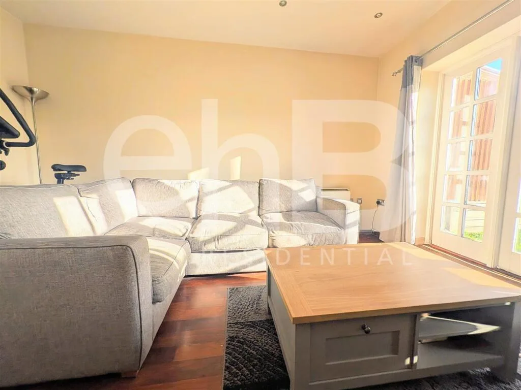 2 bedroom town house for rent
