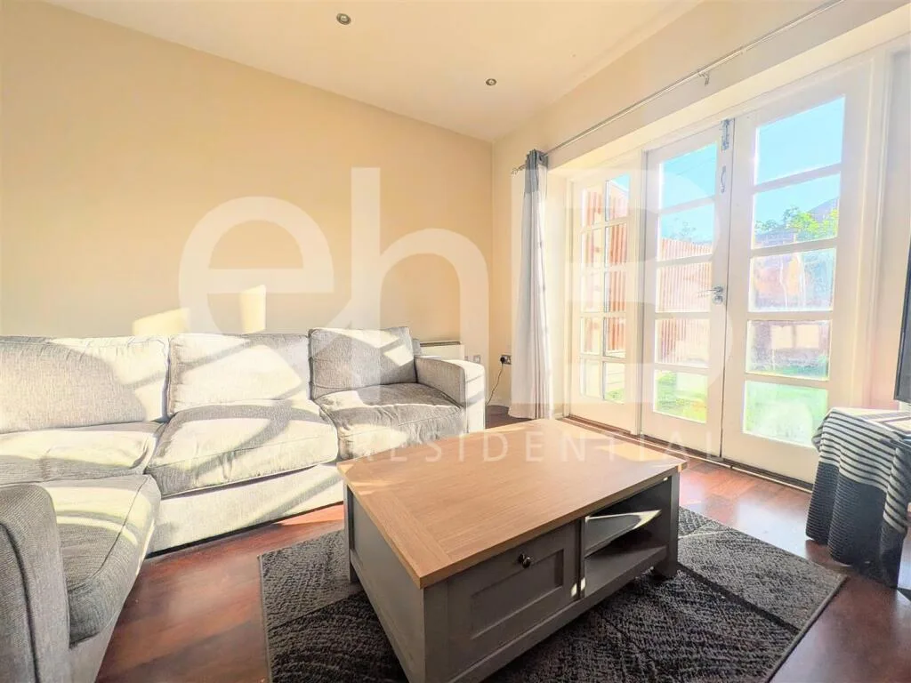 2 bedroom town house for rent