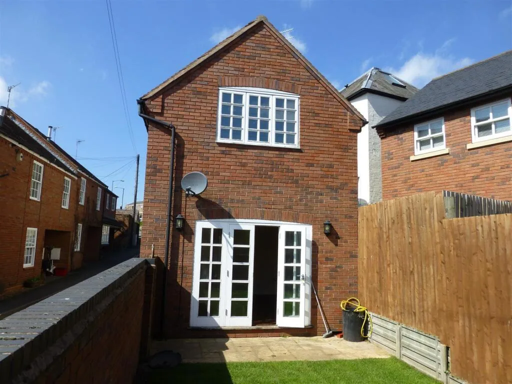 2 bedroom town house for rent