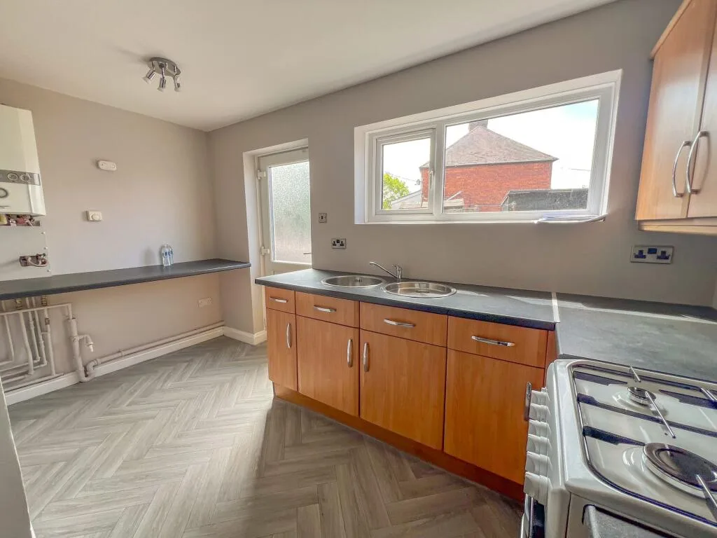 3 bedroom semi-detached house for rent