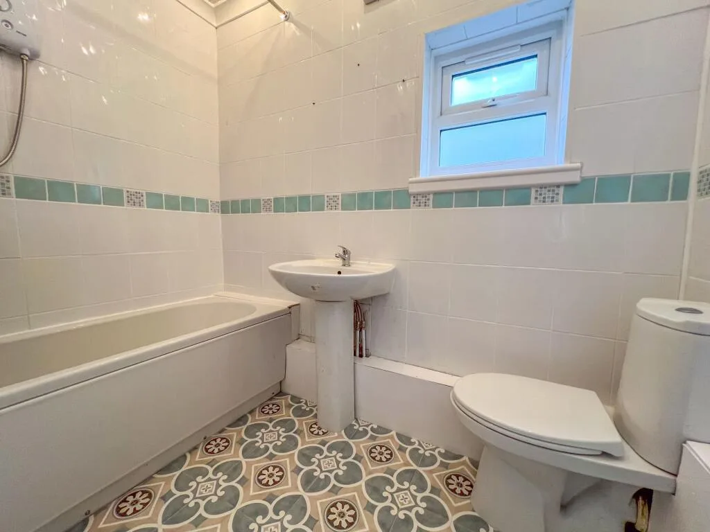 3 bedroom semi-detached house for rent