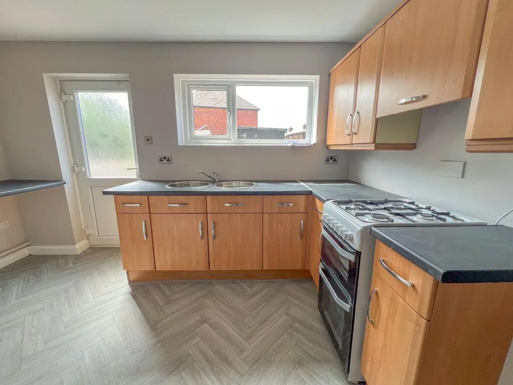 3 bedroom semi-detached house for rent