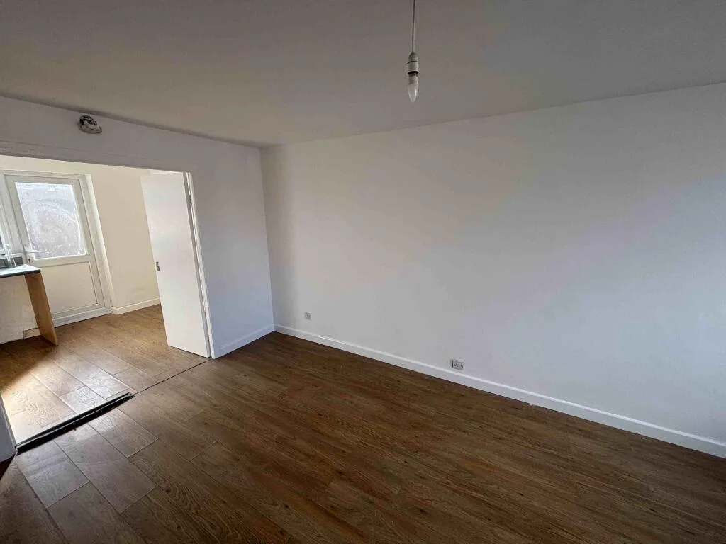 2 bedroom mews property for rent