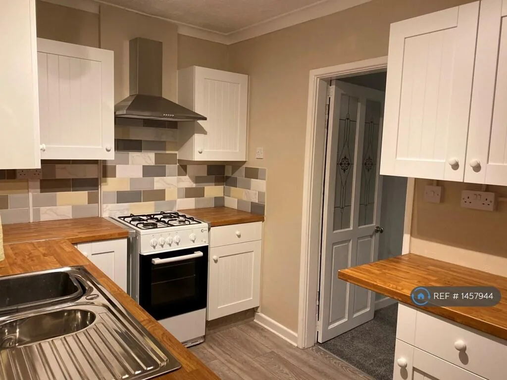 2 bedroom semi-detached house for rent