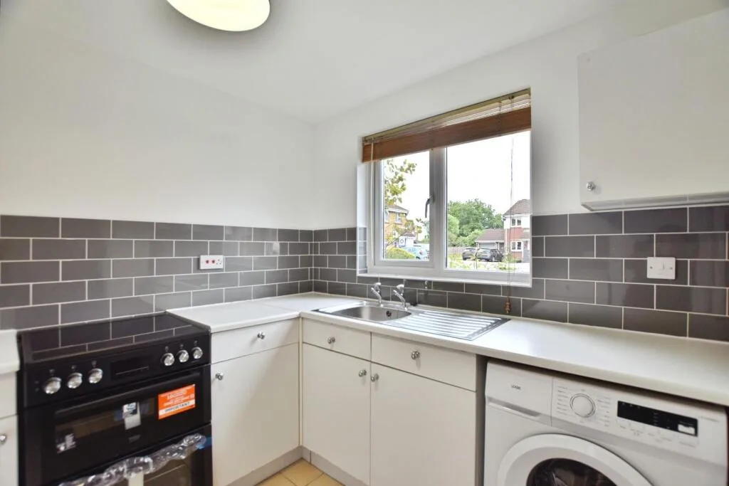 3 bedroom semi-detached house for rent