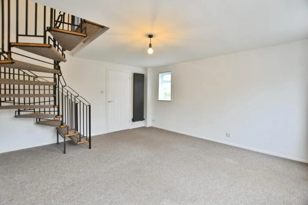 3 bedroom semi-detached house for rent