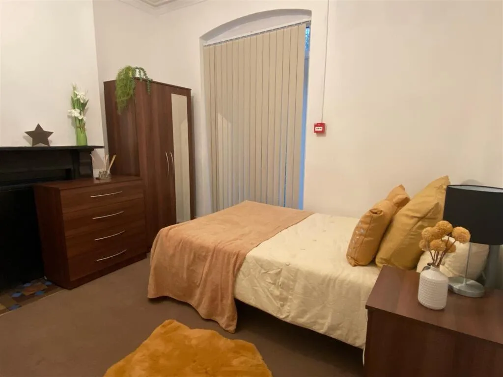 1 bedroom house share for rent