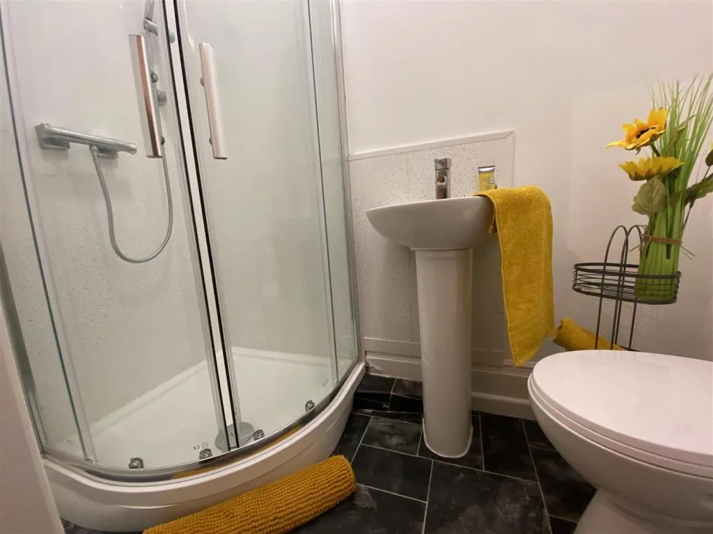 1 bedroom house share for rent