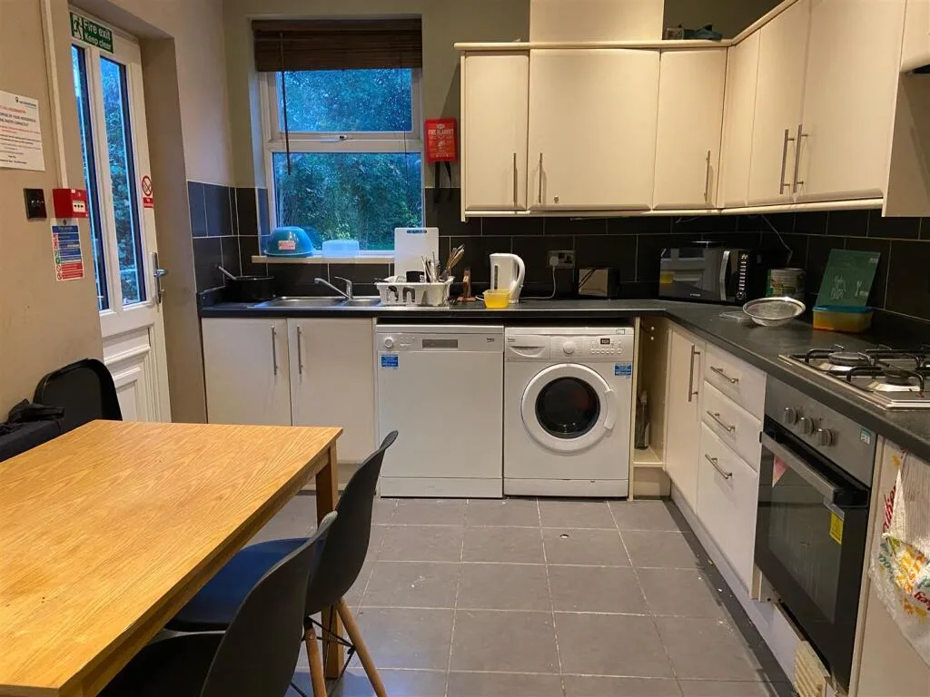 1 bedroom house share for rent