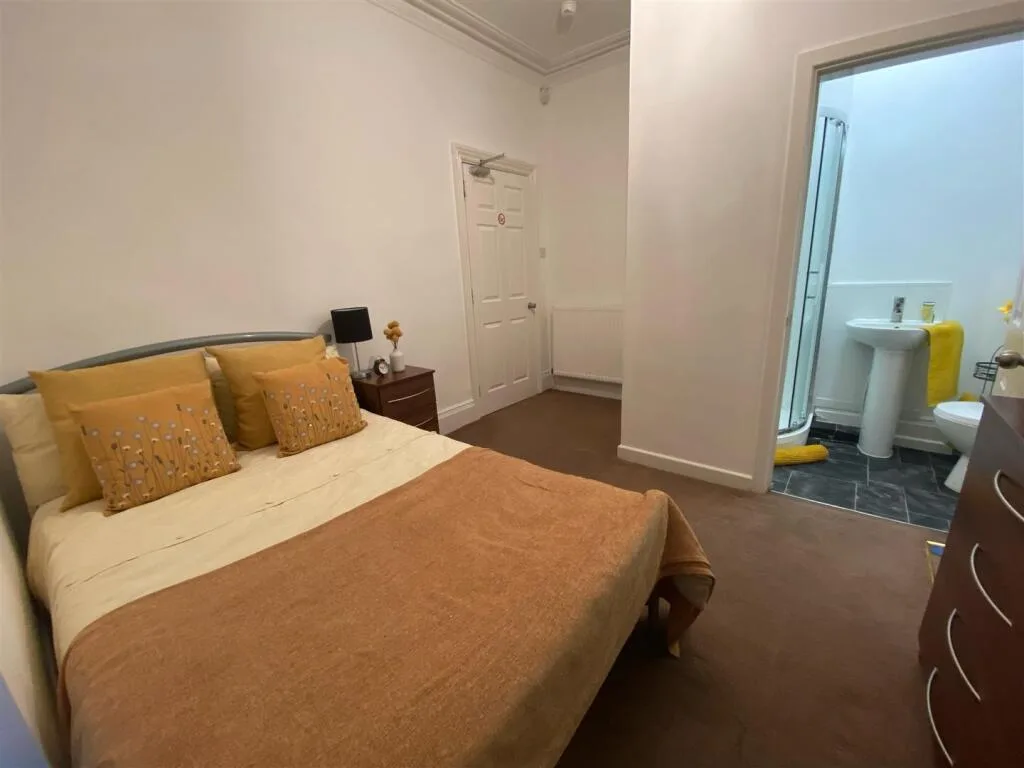 1 bedroom house share for rent