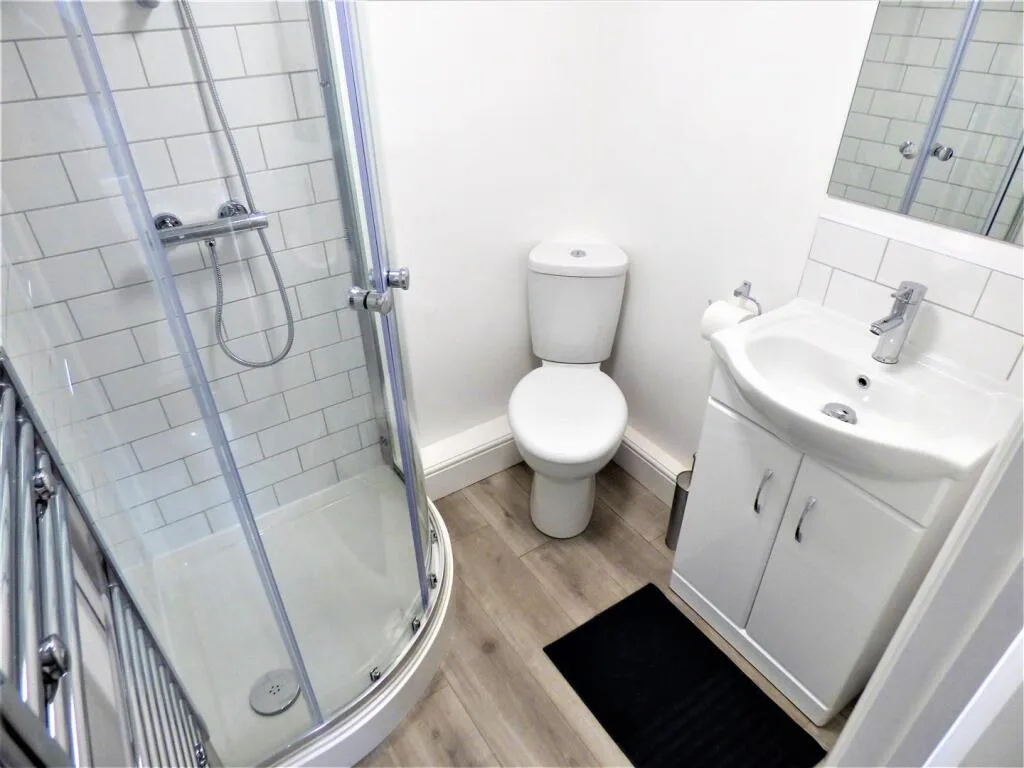 1 bedroom house share for rent