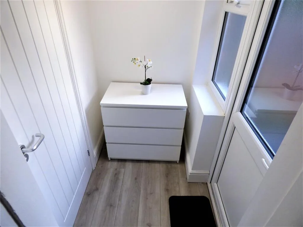 1 bedroom house share for rent
