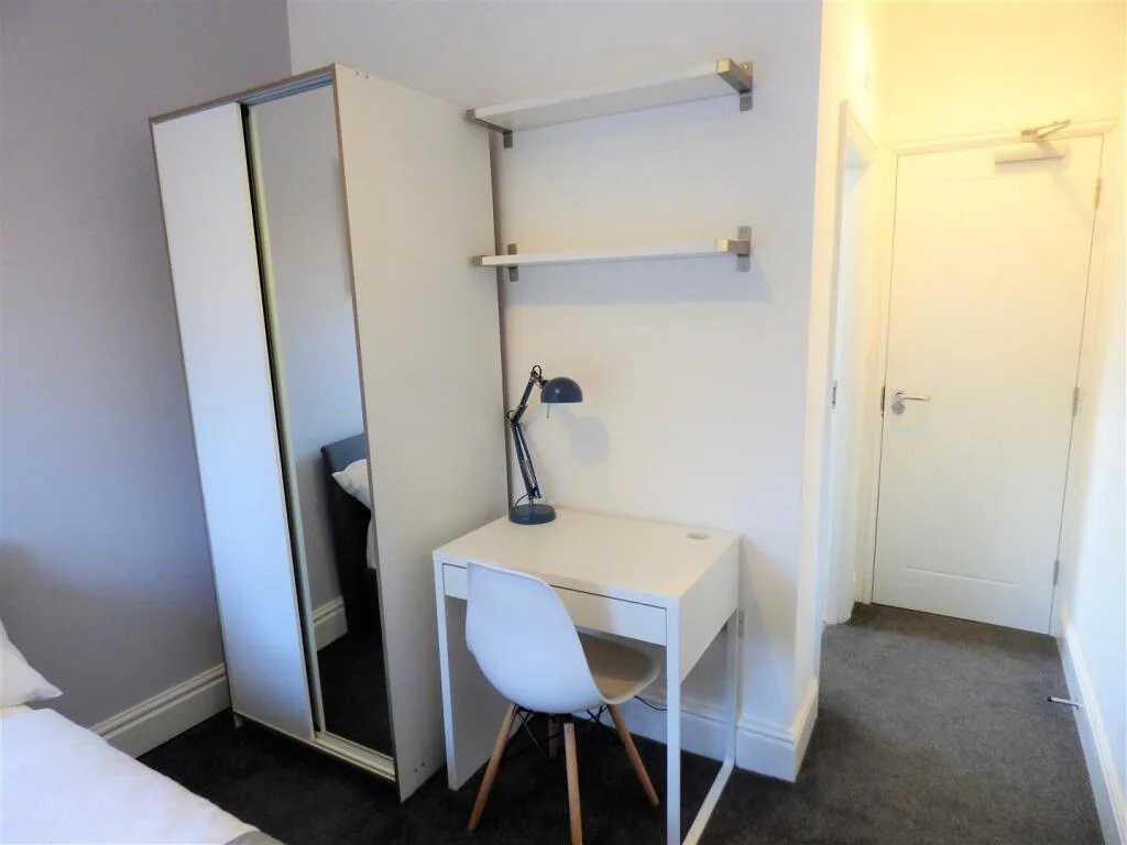 1 bedroom house share for rent