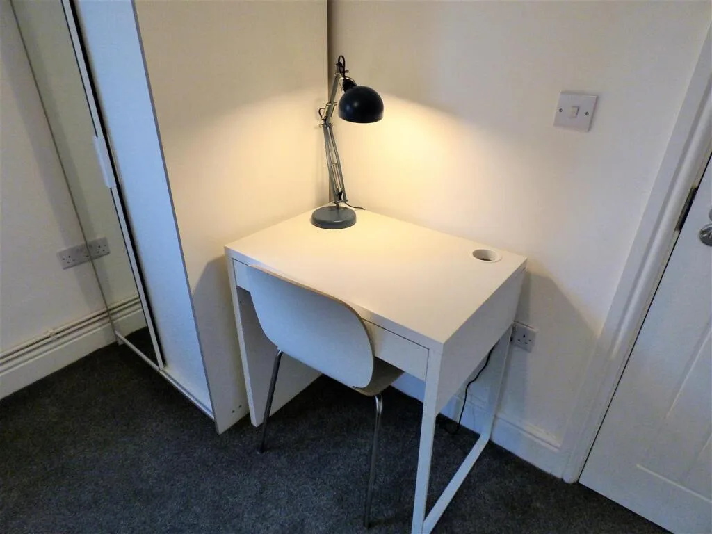 1 bedroom house share for rent