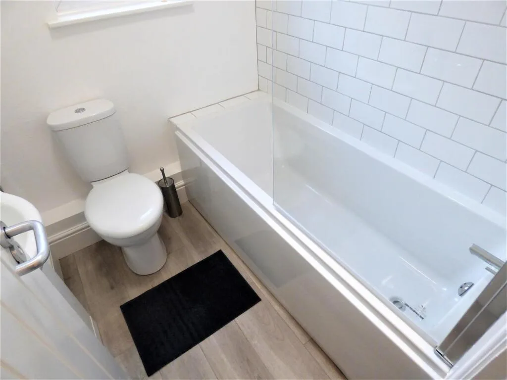 1 bedroom house share for rent