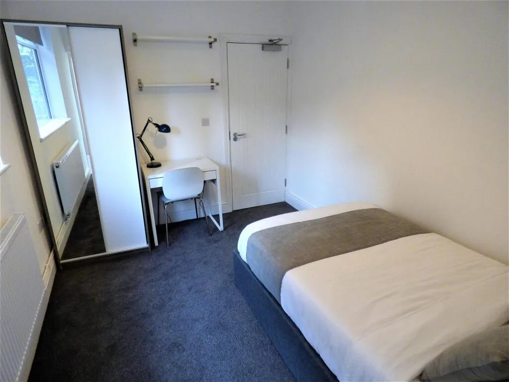 1 bedroom house share for rent