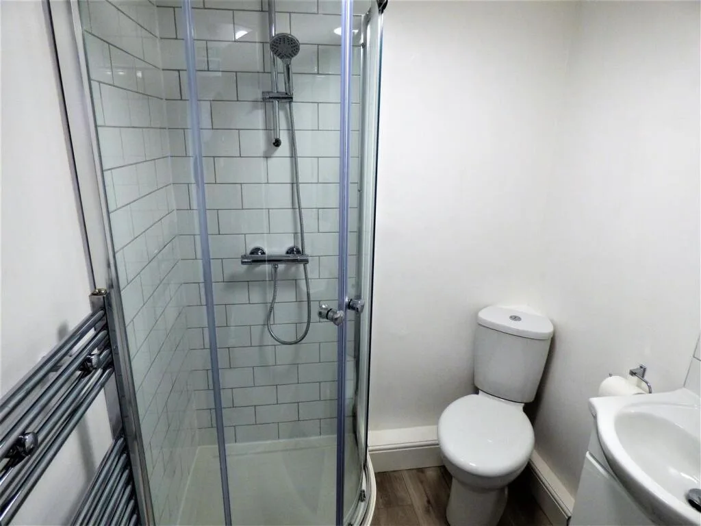 1 bedroom house share for rent