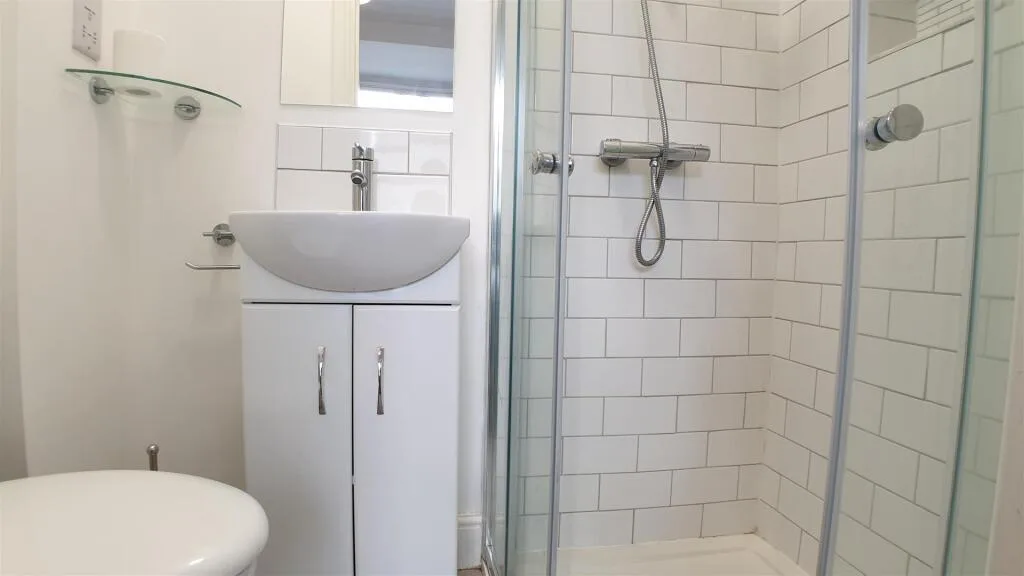 1 bedroom house share for rent