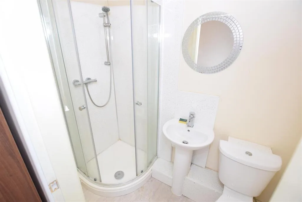 1 bedroom house share for rent