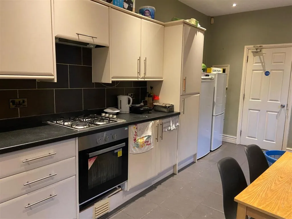 1 bedroom house share for rent