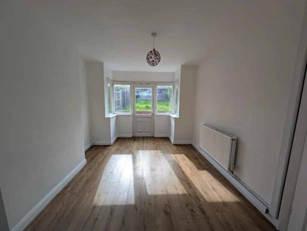 3 bedroom semi-detached house for rent