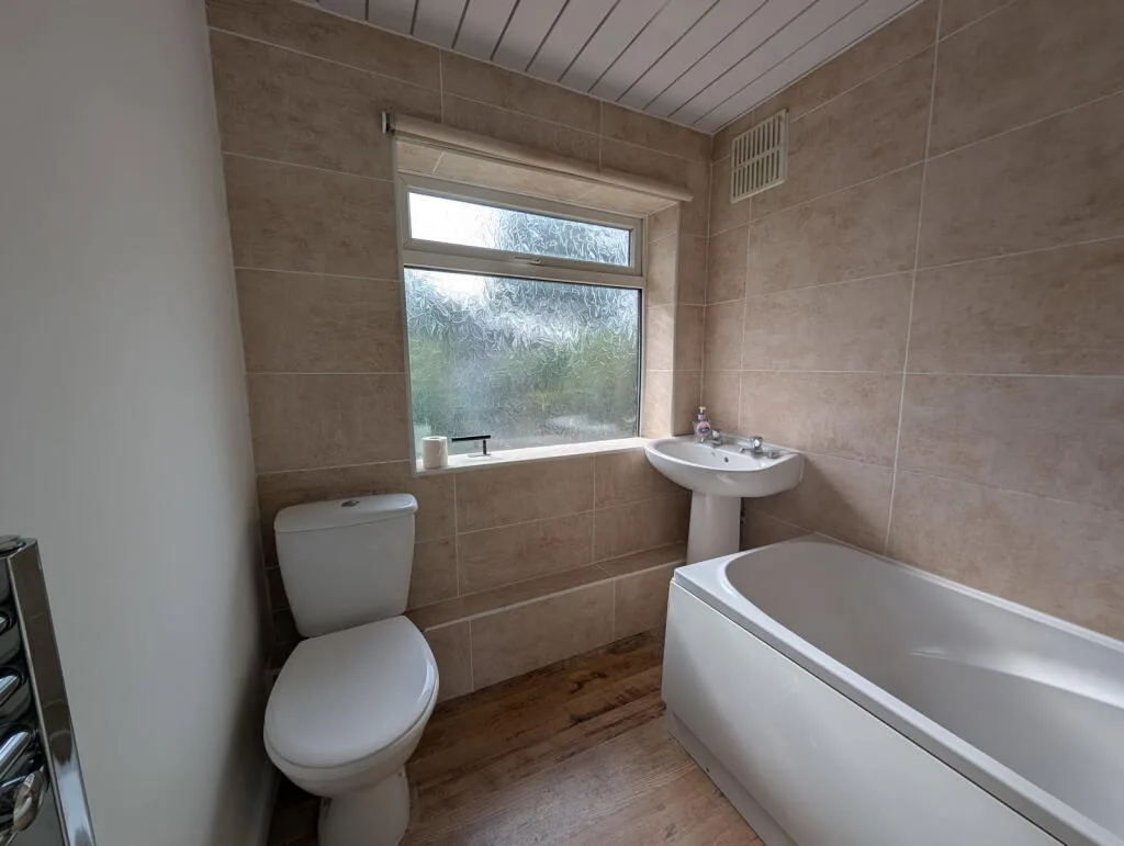 3 bedroom semi-detached house for rent
