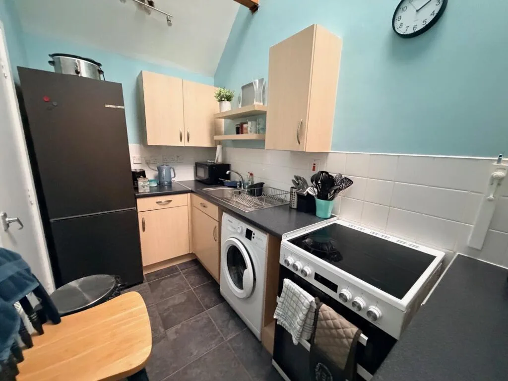 2 bedroom maisonette for rent
