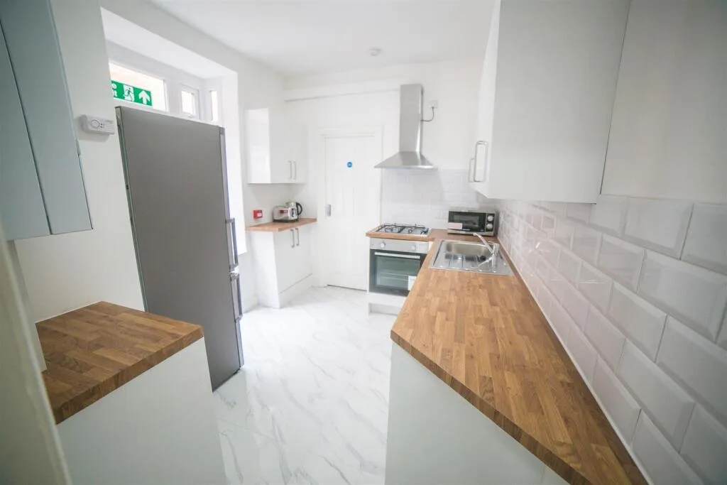 1 bedroom house share for rent