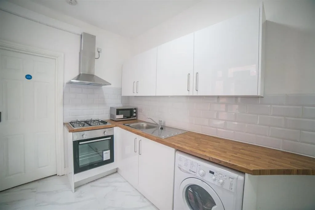 1 bedroom house share for rent