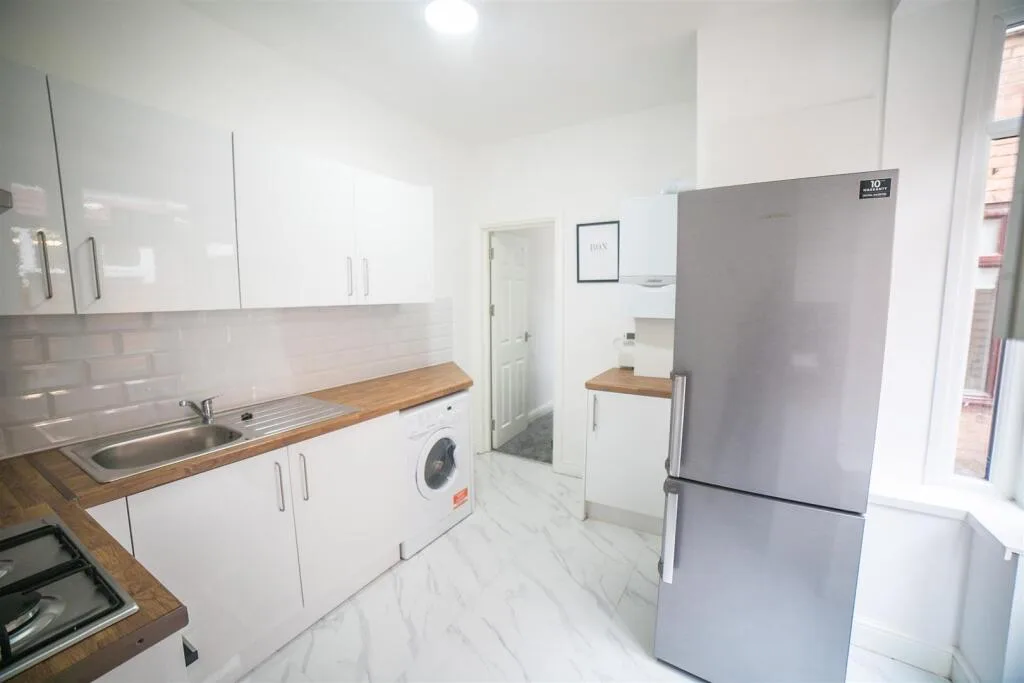 1 bedroom house share for rent