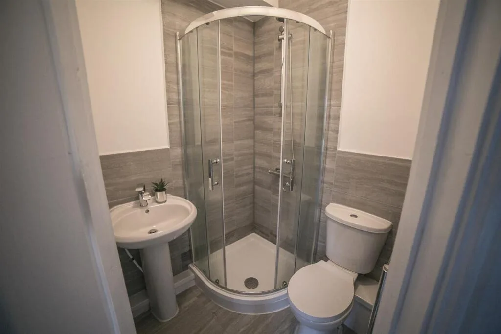 1 bedroom house share for rent