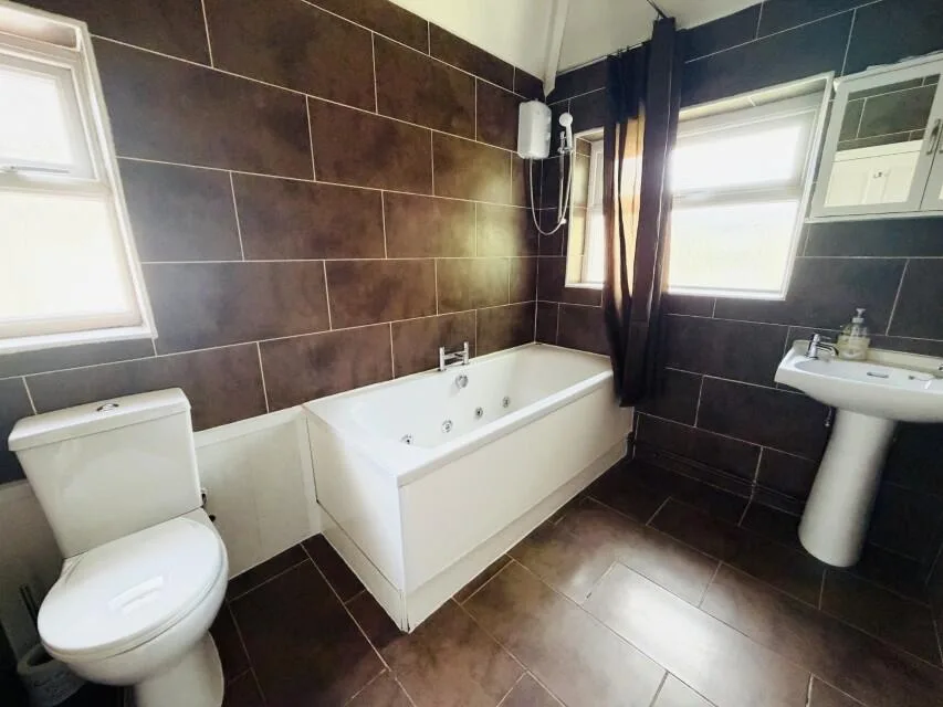 3 bedroom semi-detached house for rent