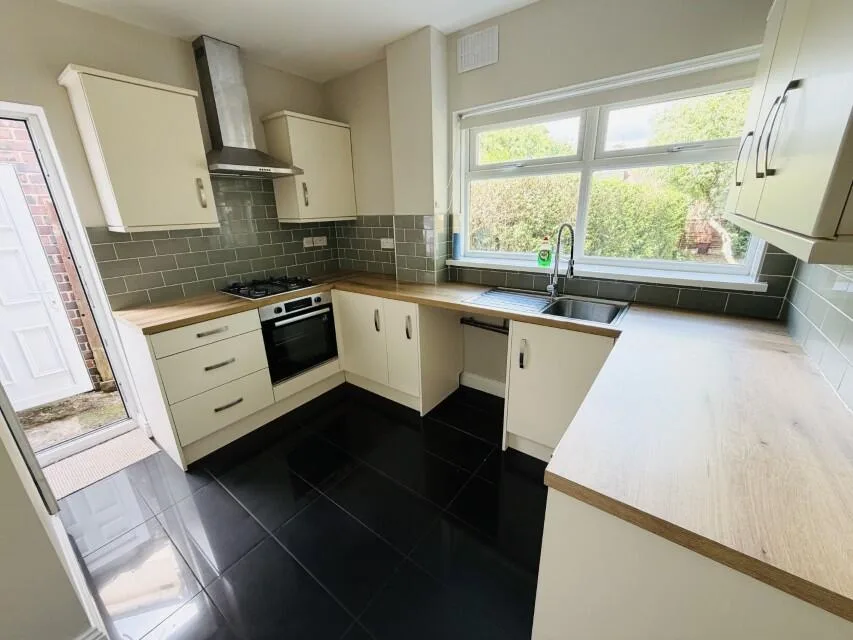 3 bedroom semi-detached house for rent