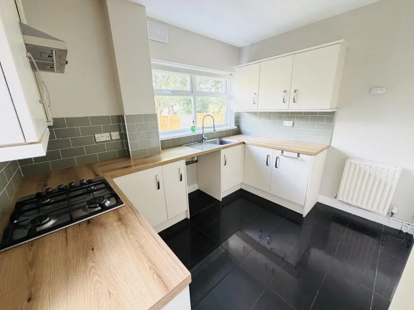 3 bedroom semi-detached house for rent