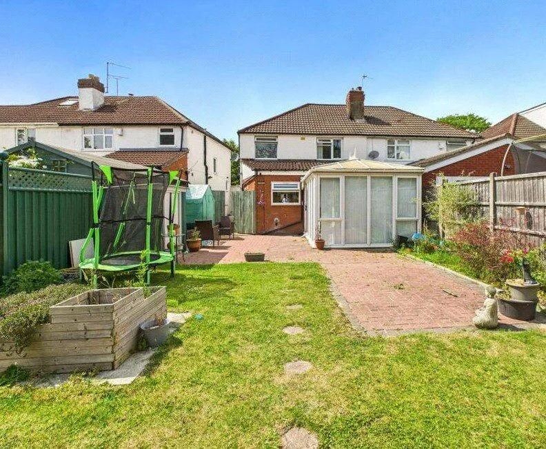 3 bedroom semi-detached house for rent