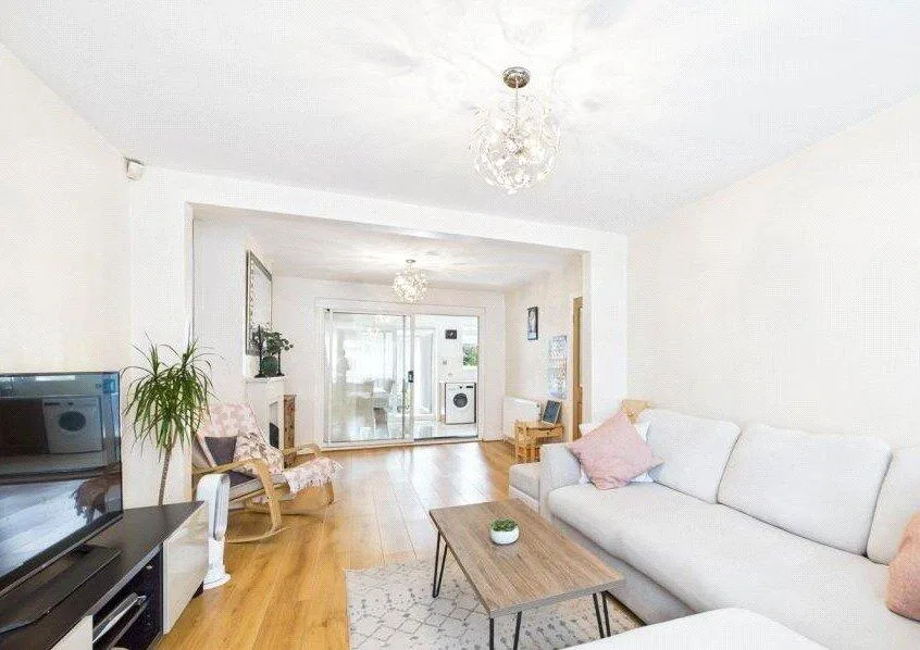 3 bedroom semi-detached house for rent