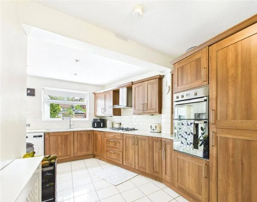 3 bedroom semi-detached house for rent