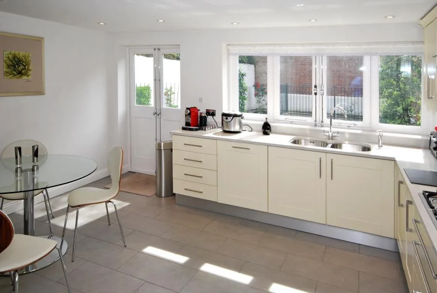 5 bedroom terraced house for rent