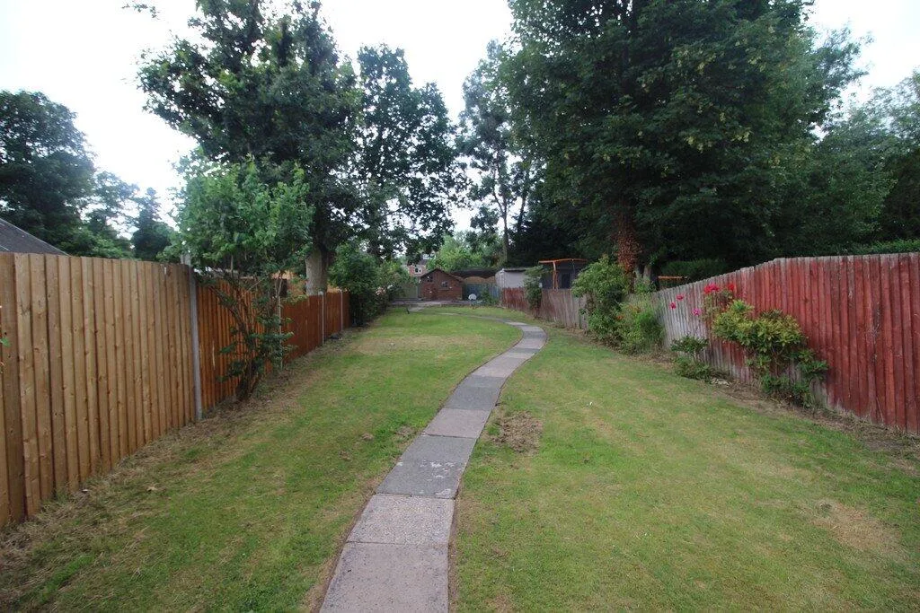 3 bedroom semi-detached house for rent