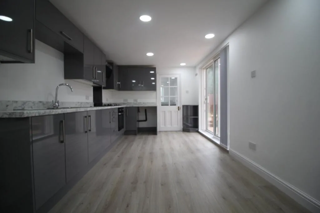 3 bedroom semi-detached house for rent
