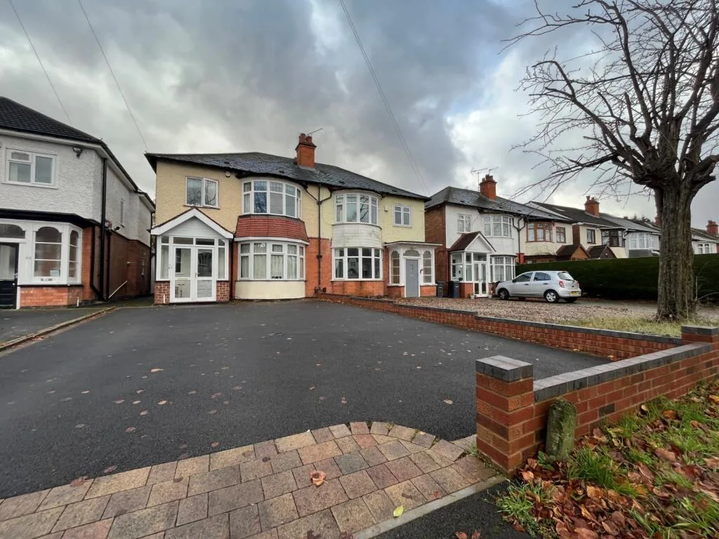 3 bedroom semi-detached house for rent