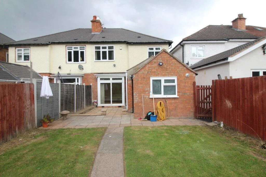 3 bedroom semi-detached house for rent
